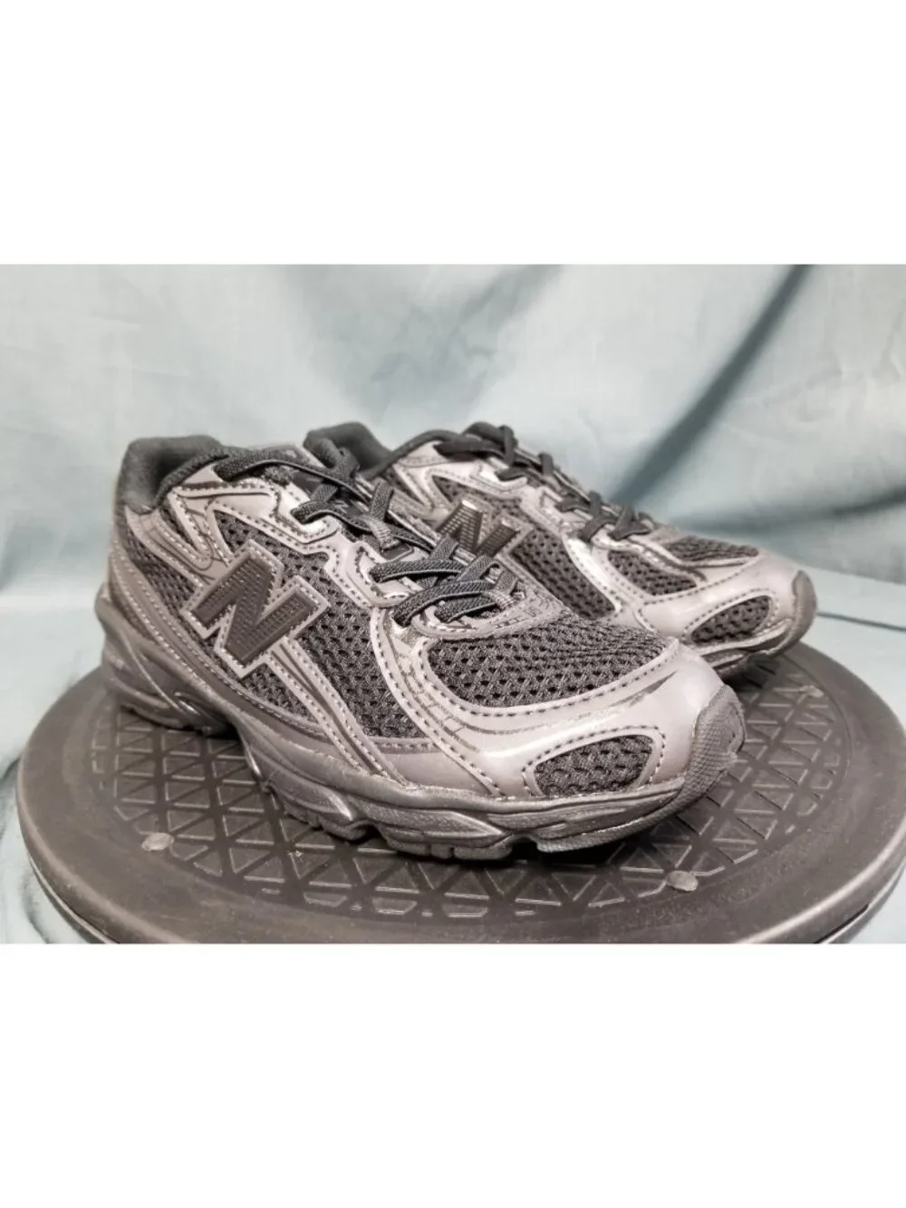 New Balance 740 Bungee Lace Sneakers Black Grey PZ740BO Kids Size 1 NEW NO BOX!